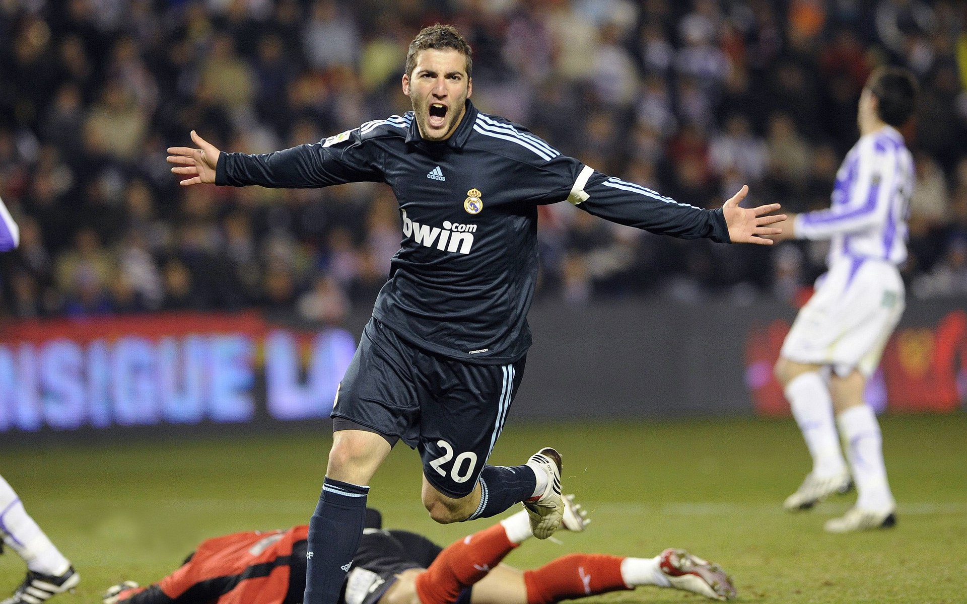 五大联赛中下游球队是否更愿押宝单场胜利博得积分,五大联赛营收排名